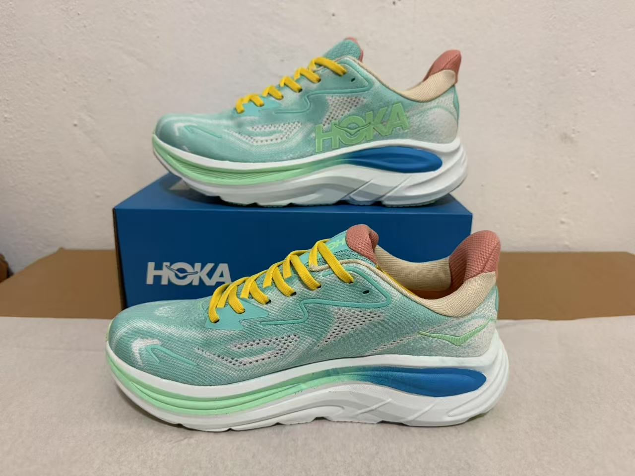 HOKA Clifton 10