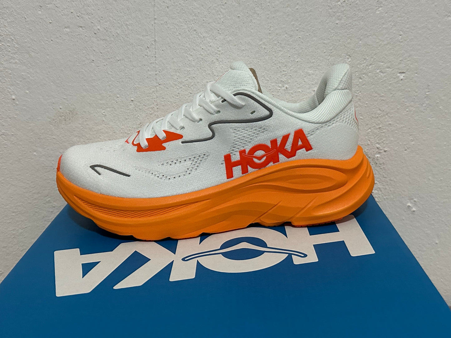 HOKA Clifton 10